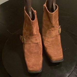 Newport News suede brown ankle boots with 2 1/4” chunky heel side zip
